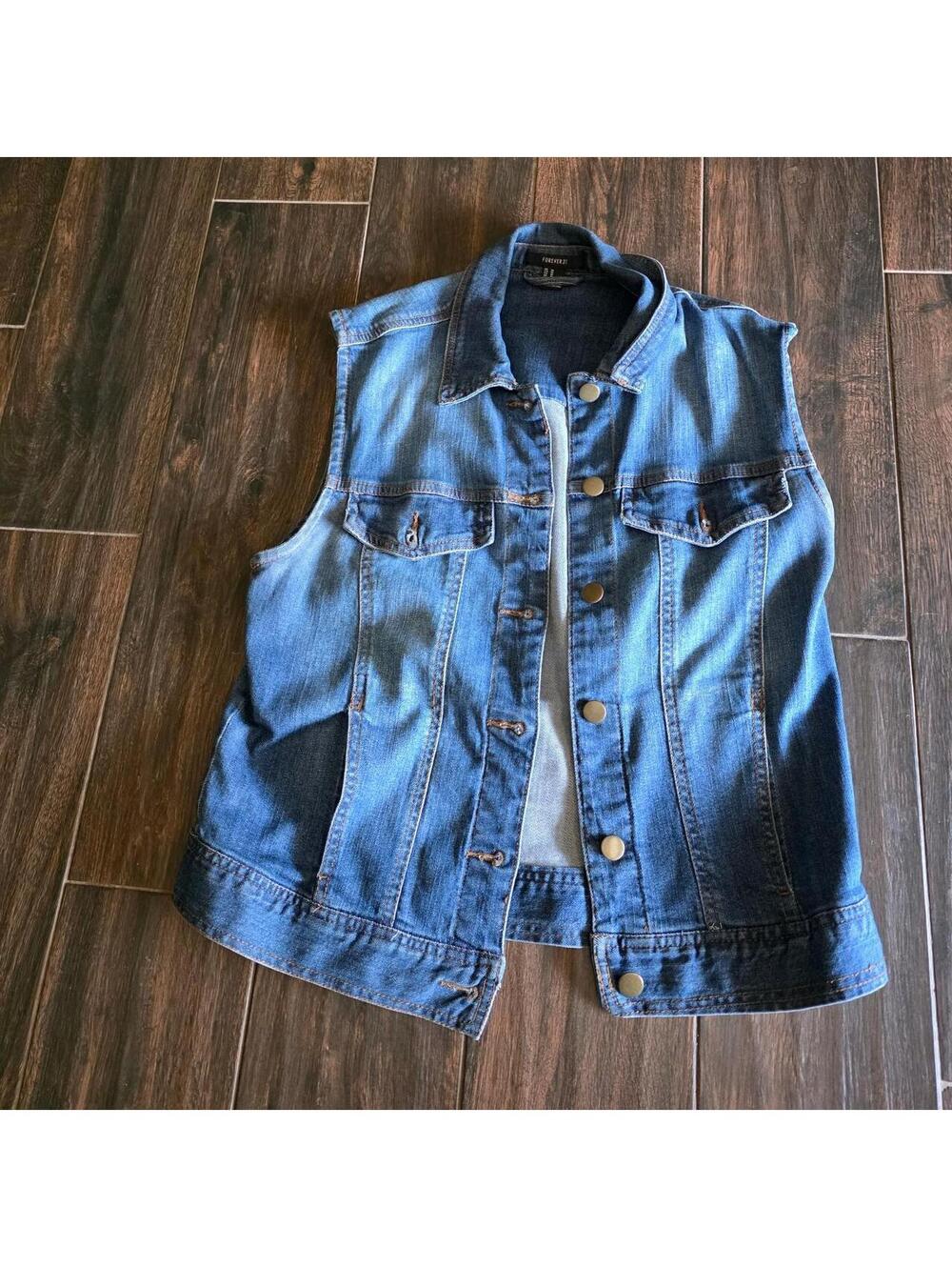 Forever 21 Women's Blue and Navy Gilet